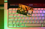 karta kredytowa na klawiaturze